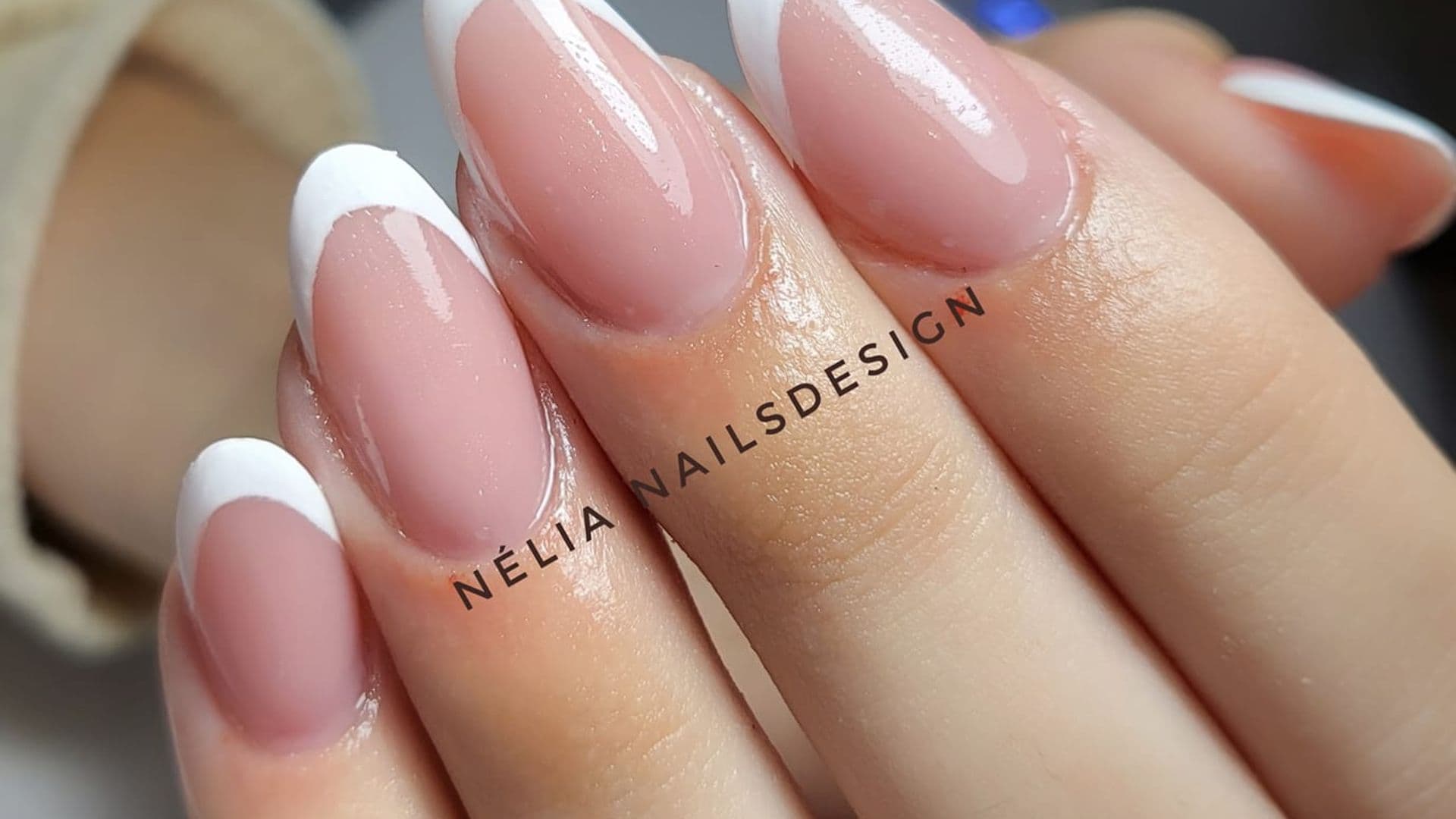 Pose d'ongles en gel à Saint Louis | Nelia Beauty